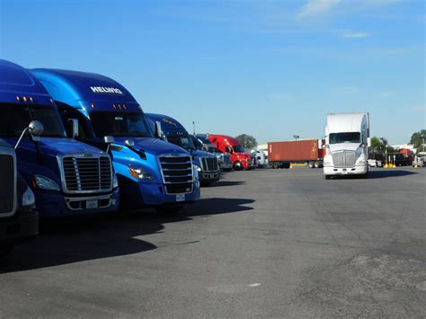 Prior to using long-term semi <strong>truck parking</strong> in Chandler, ensure your vehicle is in good condition. . Truck parking near me